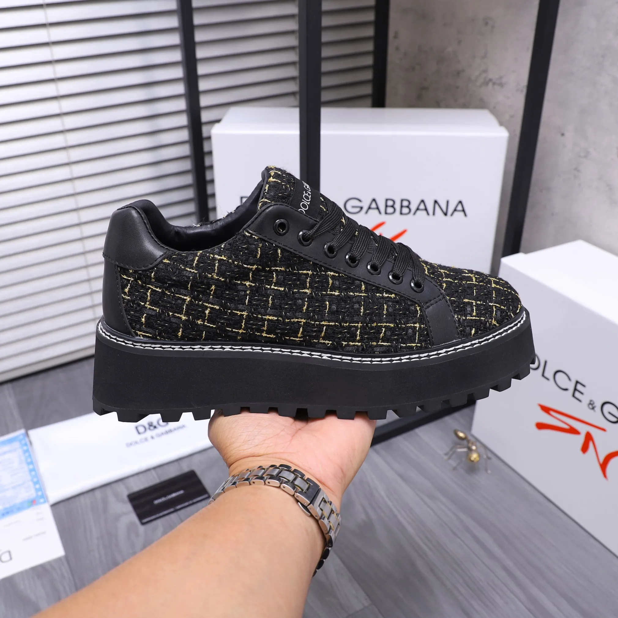 Men's shoes 💰442 Product trademark: DG (Dolce & Gabbana) casual shoes for couples. Regular size: 36-46 (45.46 is custom-made and non-returnable). Product material: Selected terry stitching cowhide upper, leather lining, cowhide insole, non-slip rubber outsole